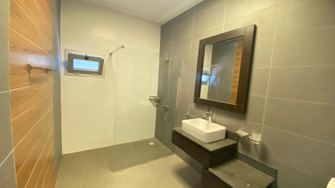 À LOUER:  VILLA À PISCINE SISE À NUKAFU,