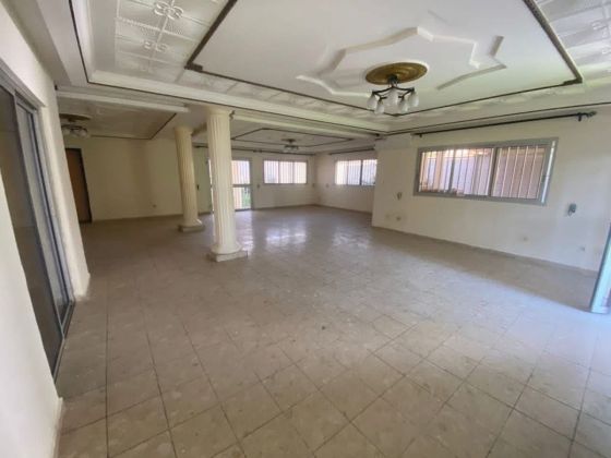 Ampio duplex in affitto a Bonapriso, Douala 