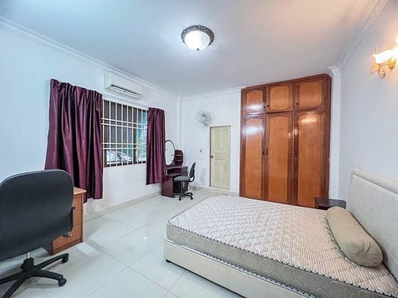 Spacious 2 bedrooms house for rent in Daun Penh