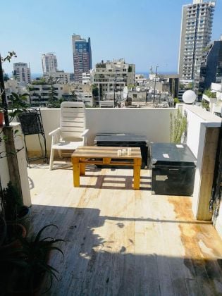 Roof apartment for rent in Achrafieh near ABC with large terrace