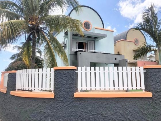 Beautiful semi-furnished house for rent – Morc Anna, Flic en Flac