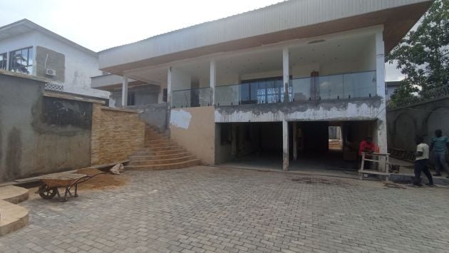 Villa à louer à bastos avec piscine 