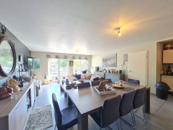 Belgique 6880 Bertrix : bel appartement, balcon, ascenseur, 2 chambres, ...