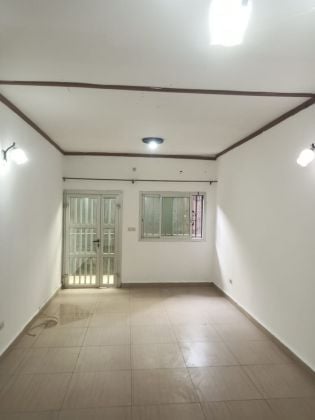 BEL' APPARTEMENT DE TROIS CHAMBRES À LOUER À NDOGBONG