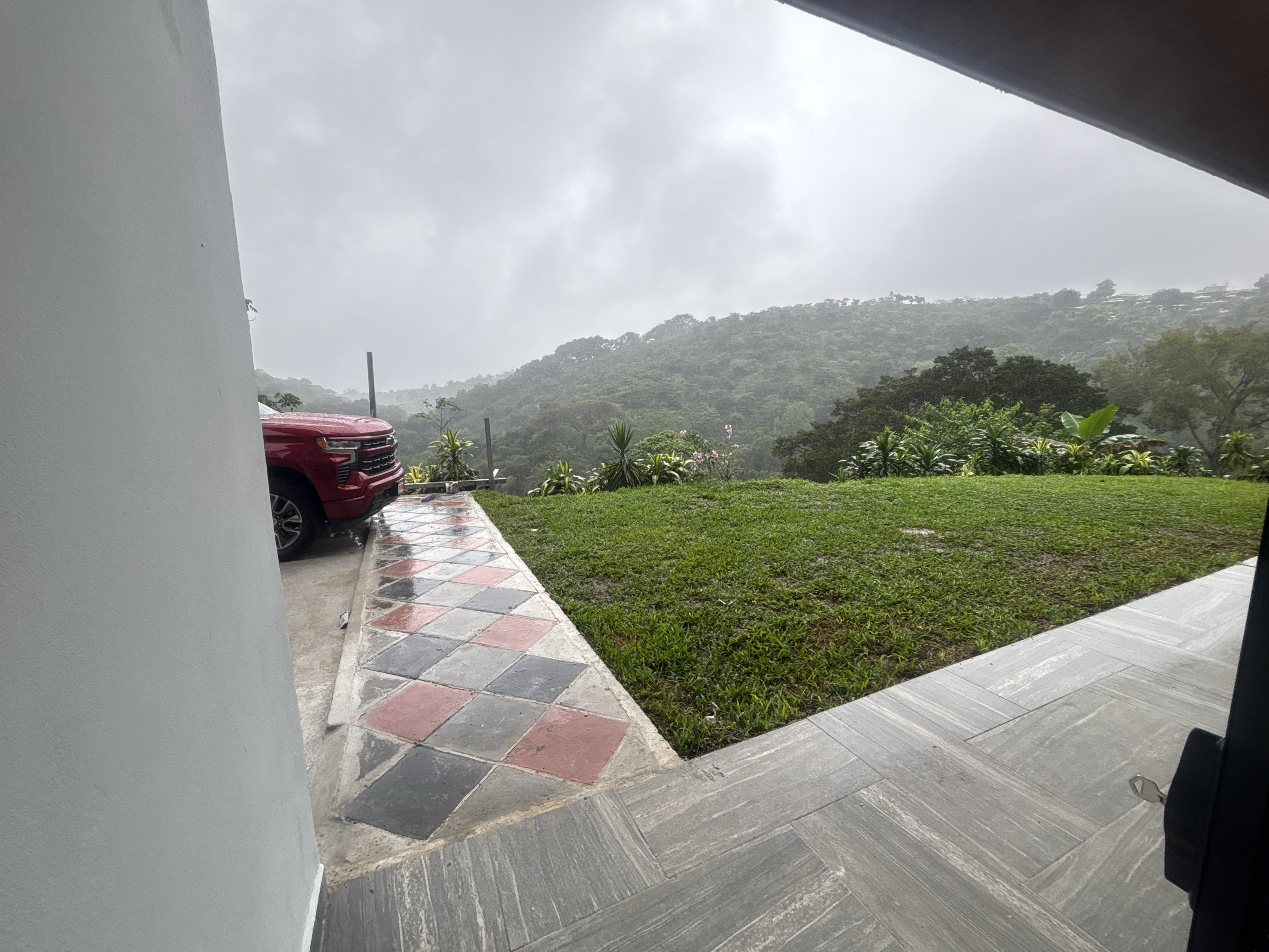 Casa nueva y tranquila con vista a la montaña y oficina, cerca de Grecia, Costa Rica