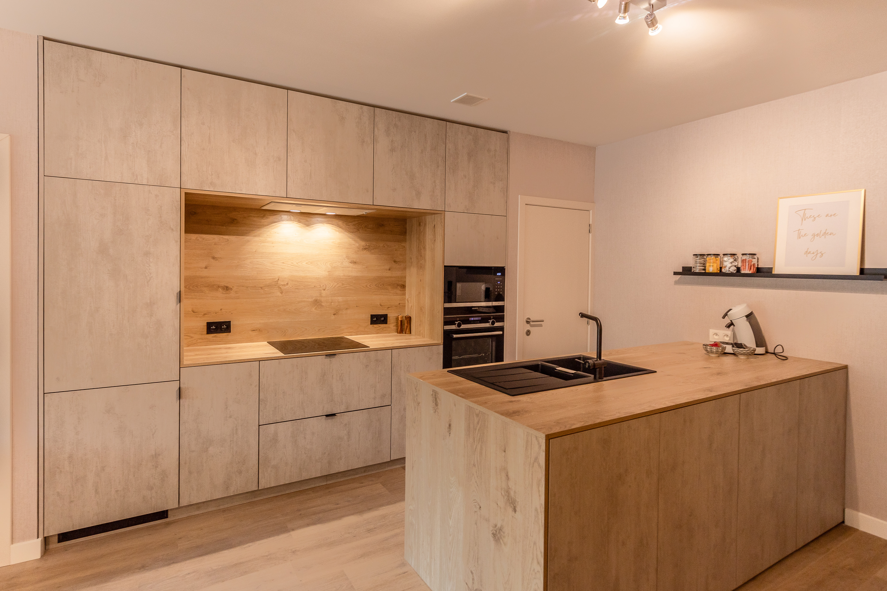 Abalona Business / Holiday flats Short or Long Term Furnished Apartments centrally located between Ghent, Antwerp and Brussels.