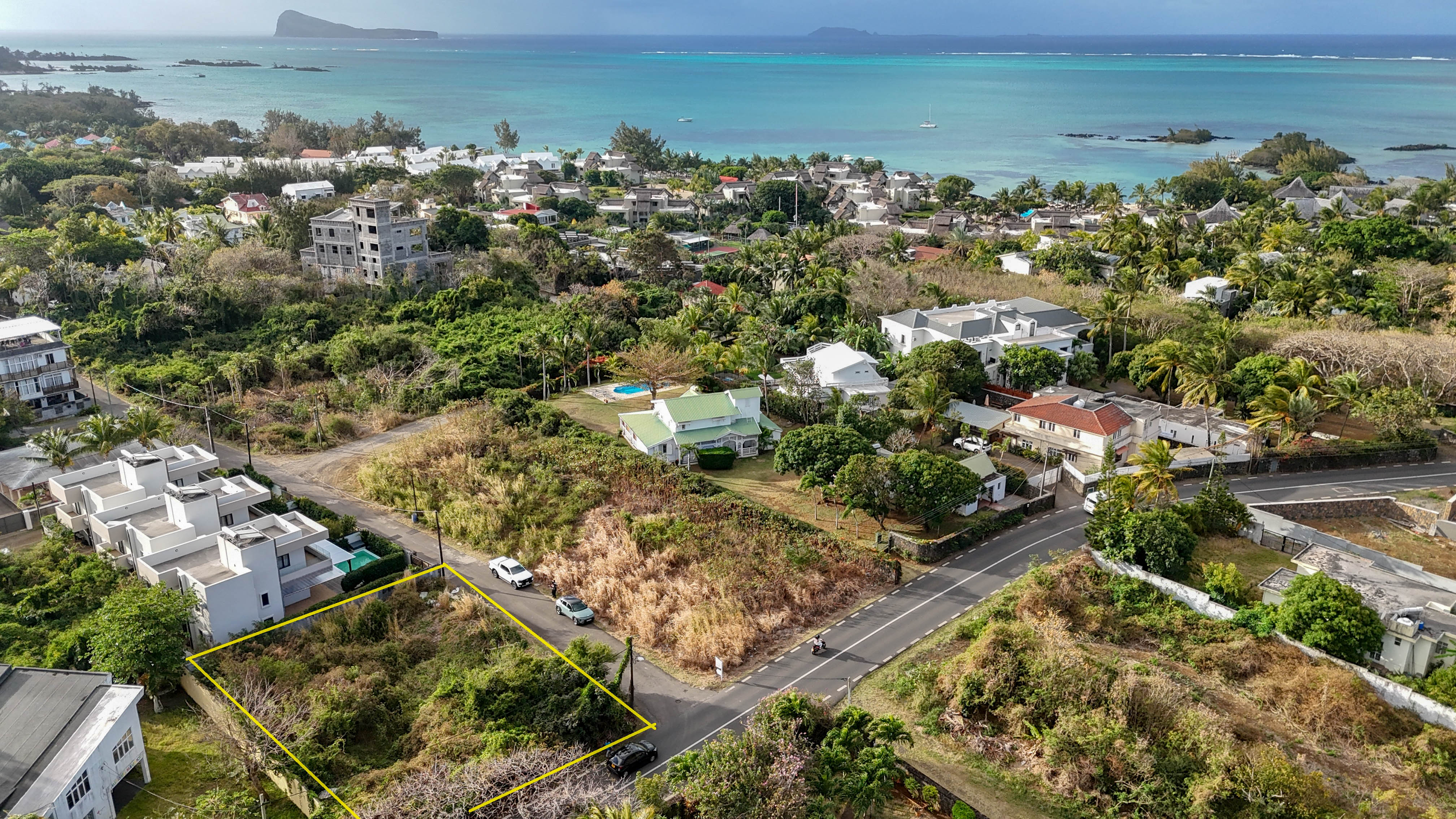 FOR SALE - A PLOT OF LAND - CALODYNE