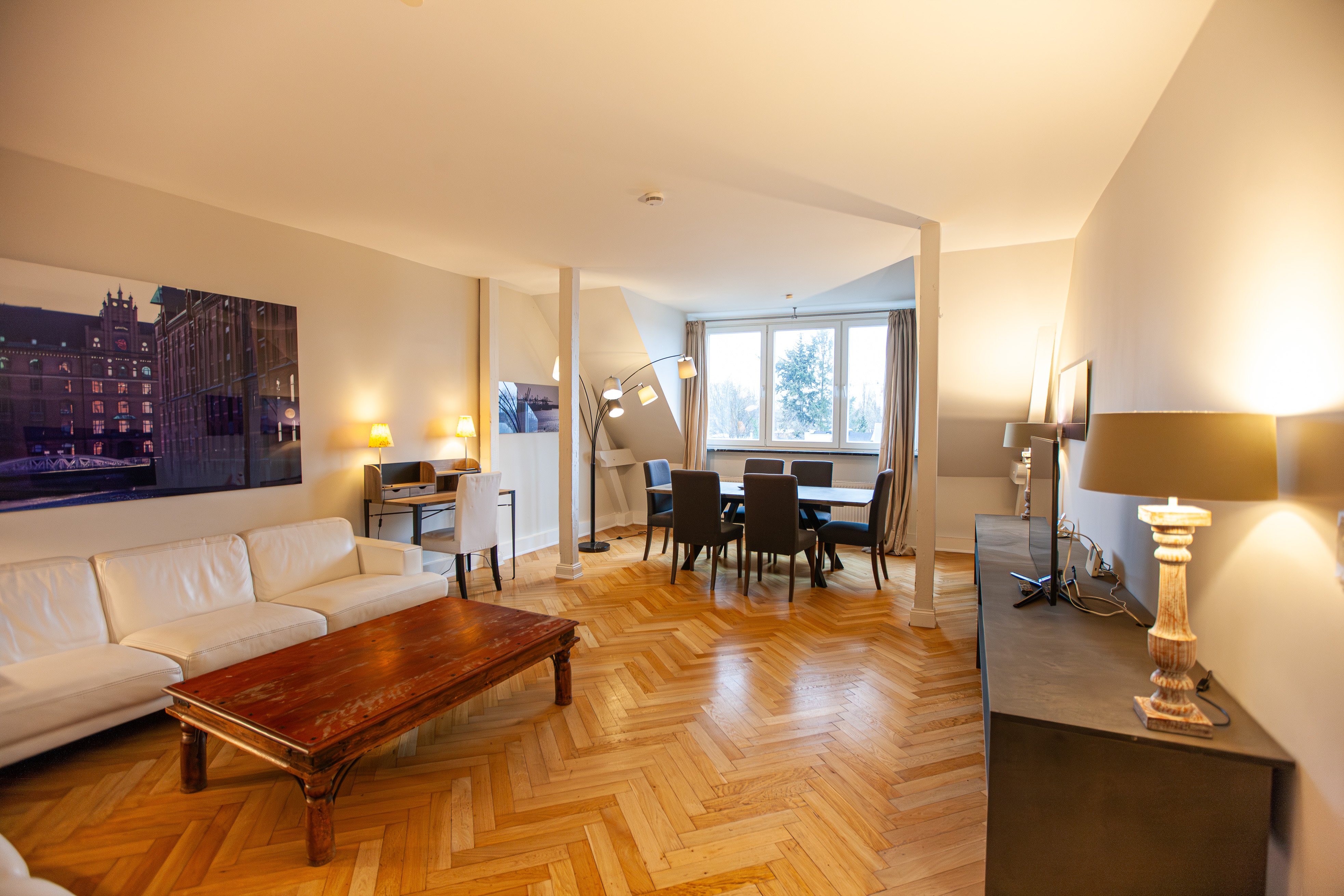Furnished 3-Room Apartment over the Rooftops of Pöseldorf – Available Now, Rent Negotiable