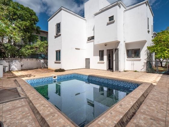 FLIC en FLAC - 4 bedroom family home with pool near beach