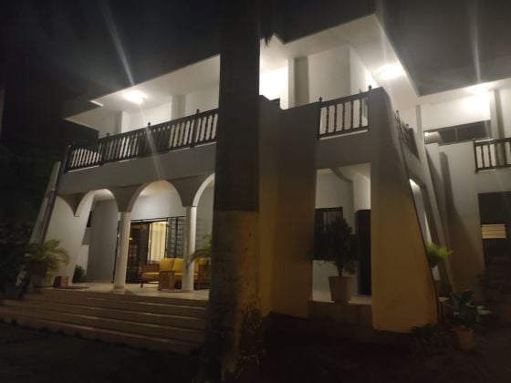 Villa avec grand jardin 1000M2 Quartier Jack