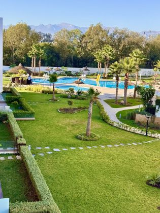 Apartamento de lujo con vistas al campo de golf y a la piscina, cerca de ...