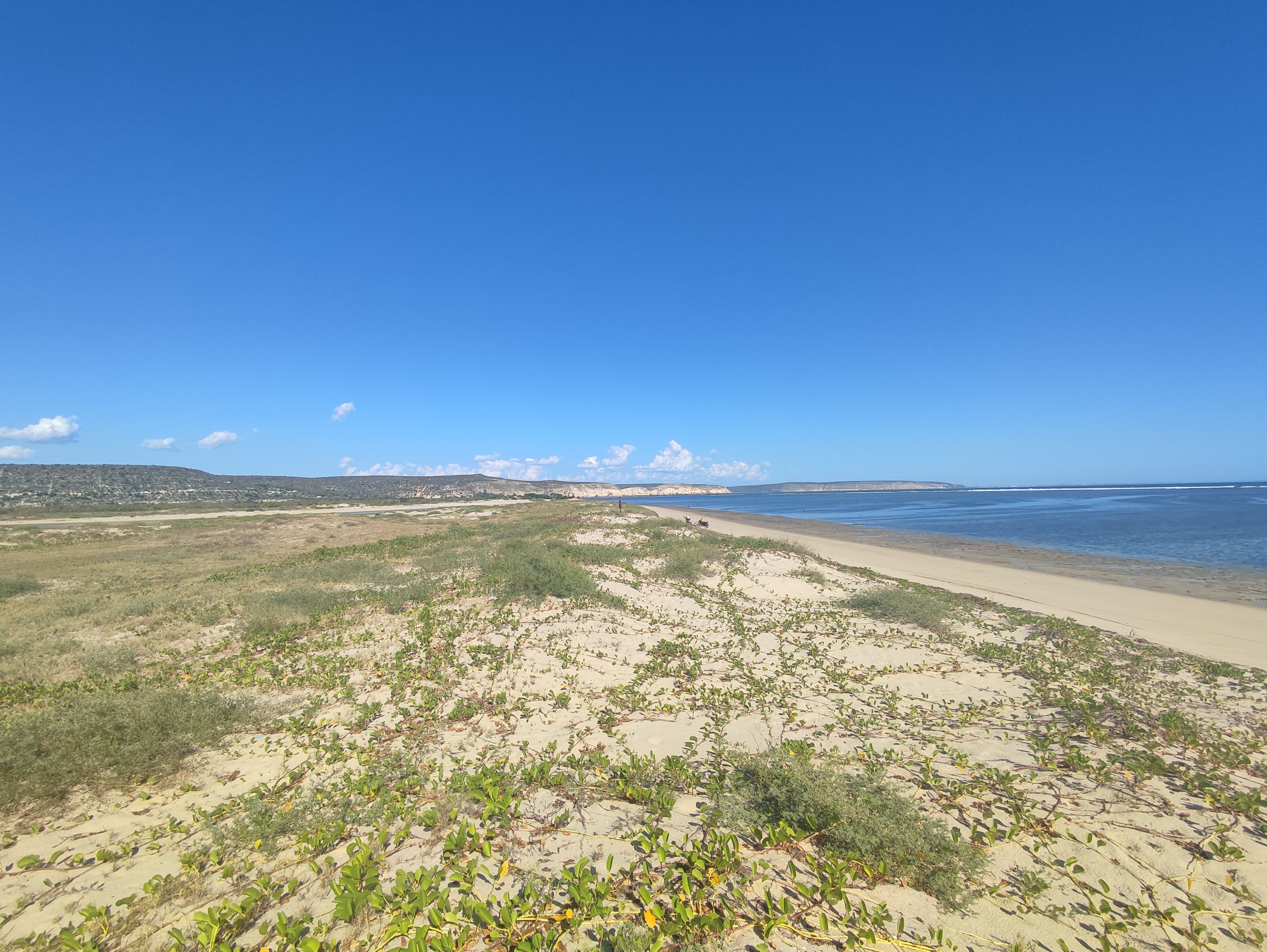 Terreno titulado junto al mar en Sarodrano – 1 Ha con 80 m de playa privada