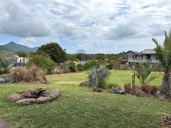 PETITE RIVIERE NOIRE - Contemporary 3-bedroom villa with large garden and ...