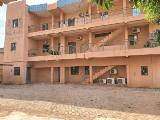 Immeuble R+2 Usage bureaux en location a Dassashogo