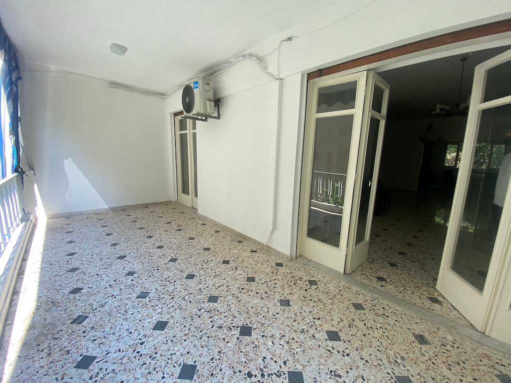 Semi furnished apartment for rent in Achrafieh 3 bedrooms + parking