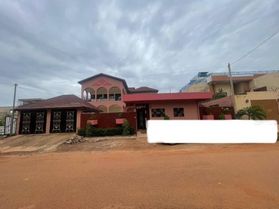 Duplex F9 avec Piscine sur 804m2 en vente à Ouaga2000