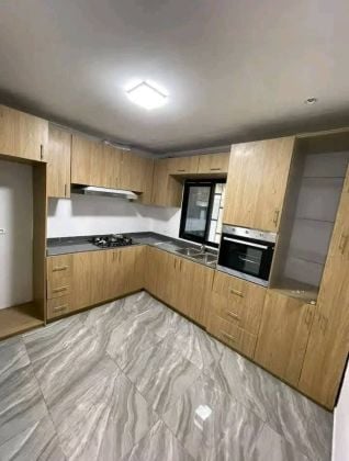 Bellissima villa con piscina in affitto a Bonapriso Douala 