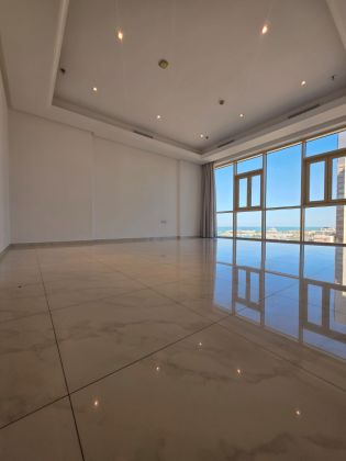 A spacious and luxurious 3-bedroom apartment in Salmiya with a direct sea ...