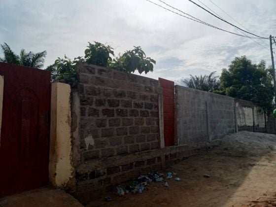 TERRAIN (750 M²) CLÔTURÉ À VENDRE À ...