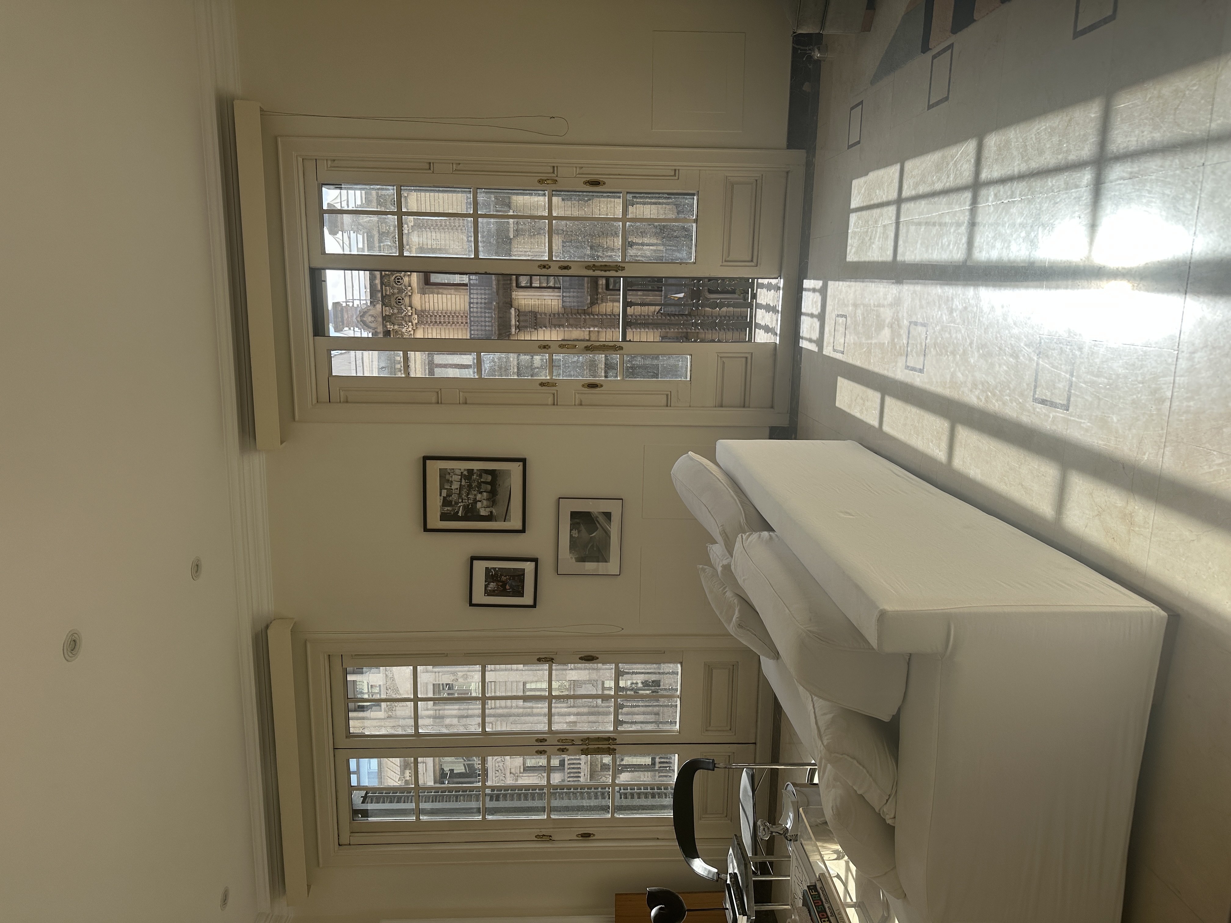 Private Room/2 Private Bathrooms in Large, Fully Furnished Eixample Apartment – Perfect for Digital Nomads/Remote Workers available now