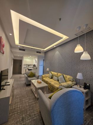 For rent, a spacious one-bedroom apartment with a sea view in Salmiya - ...