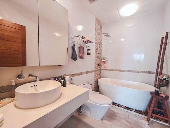 Nice 3 – bedroom apartment with big balcony in To Ngoc Van street, ...