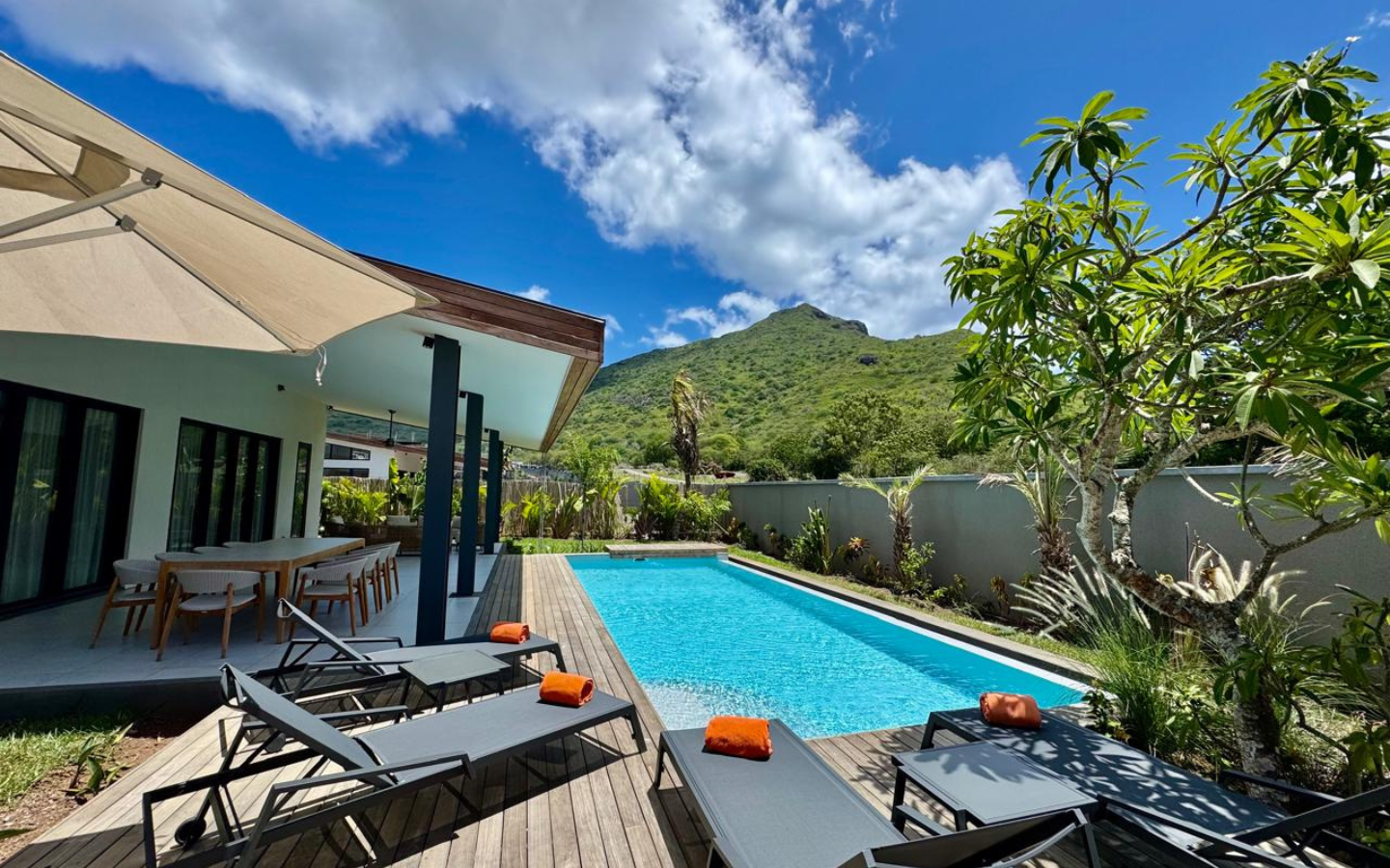 269.73 m² villa with swimming pool in Tamarin – Mauritius