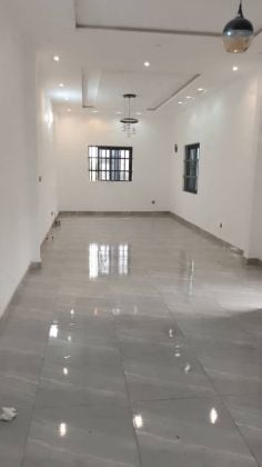 3 chambres salon vide godomey échangeur