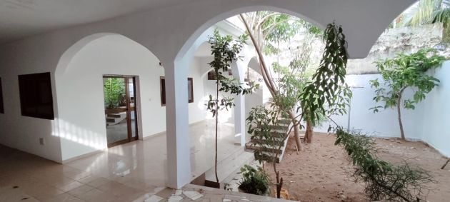Villa de 4 chambres avec salon à vendre à Lomé, Kpogan