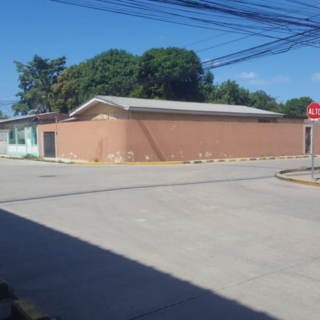 326 meters in the center of Puerto Cortes 