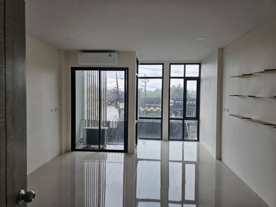 Commercial Building for Rent 35,000 THB