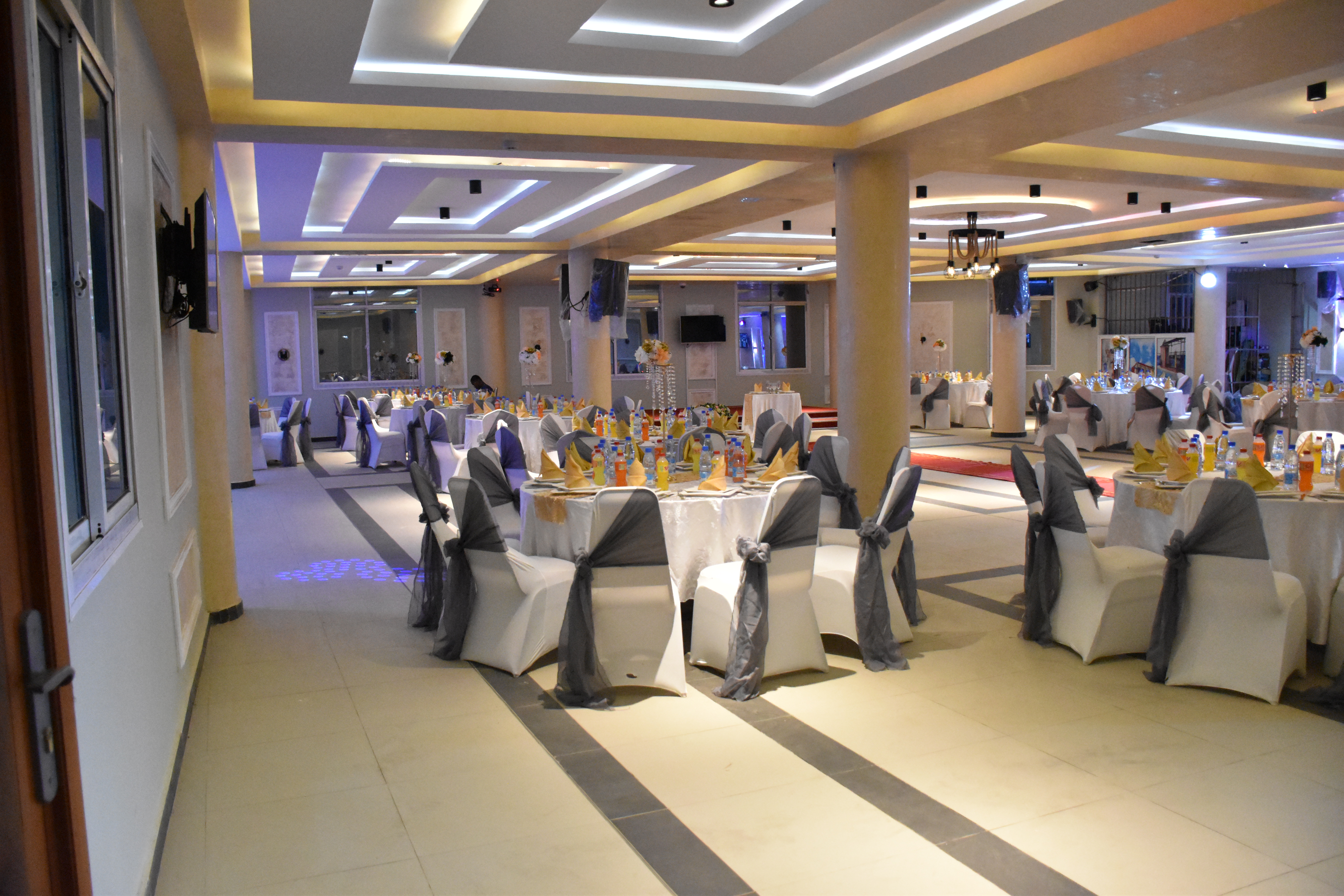 300-SEATER PARTY HALL