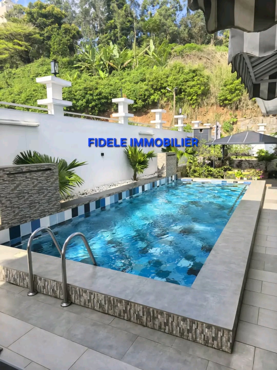 Bastos Duplex a vendre 800million discutable 