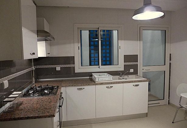 Se alquila en La Marsa Plage, precioso apartamento amueblado con terraza