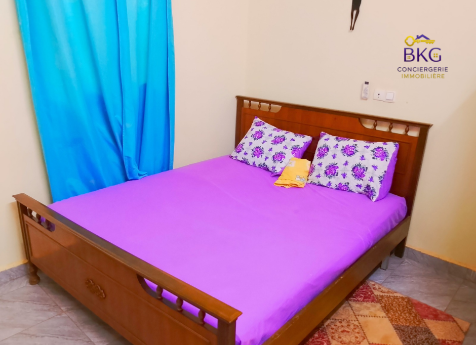 SALÓN CLIMATIZADO, PATIO ÚNICO, (CASA PERFECTA) EN PATTE D'OIE, CENTRO DE OUAGADOUGOU