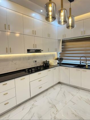 Furnished apartment with three bedrooms and a living room 