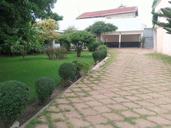 Villa alberata con piscina in affitto