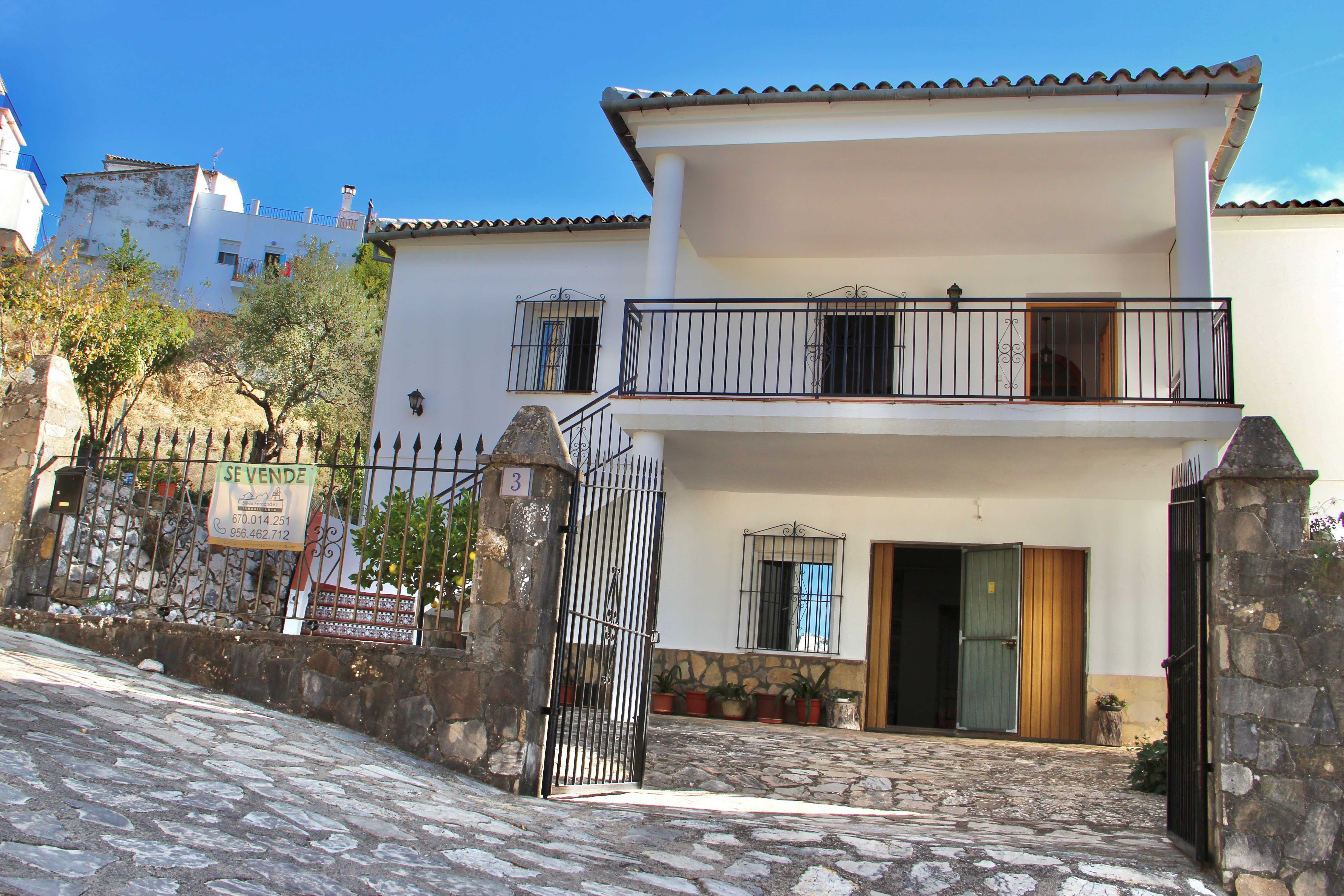 Excepcional residencia andaluza con olivar, piscina y magníficas vistas 