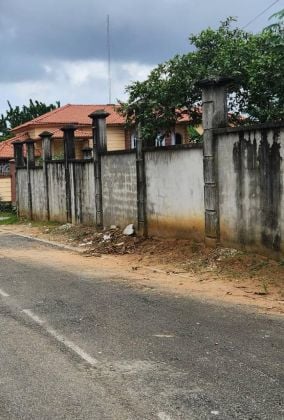 Prestigioso terreno di 1000 m² con ACD sul ciglio della strada - ...