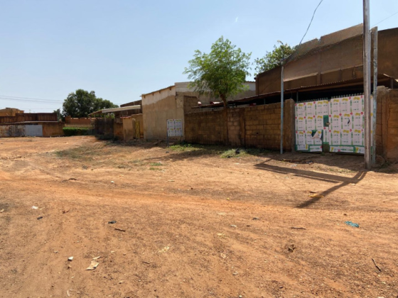 PARCELLE DE 500 M² AVEC F2 ET ENTREPÔT EN VENTE À PISSY ...