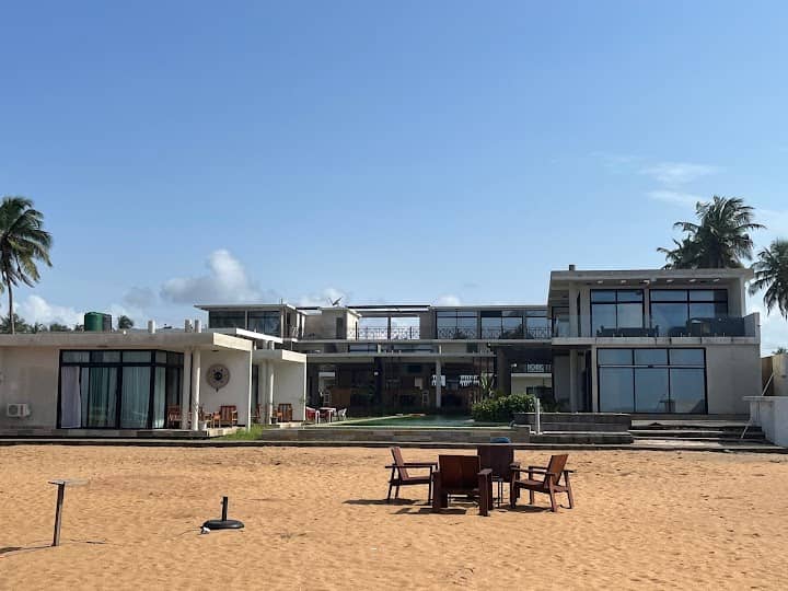 �� Résidence Hôtelière de Prestige à Vendre – Jacqueville Abreby (Bord de Mer