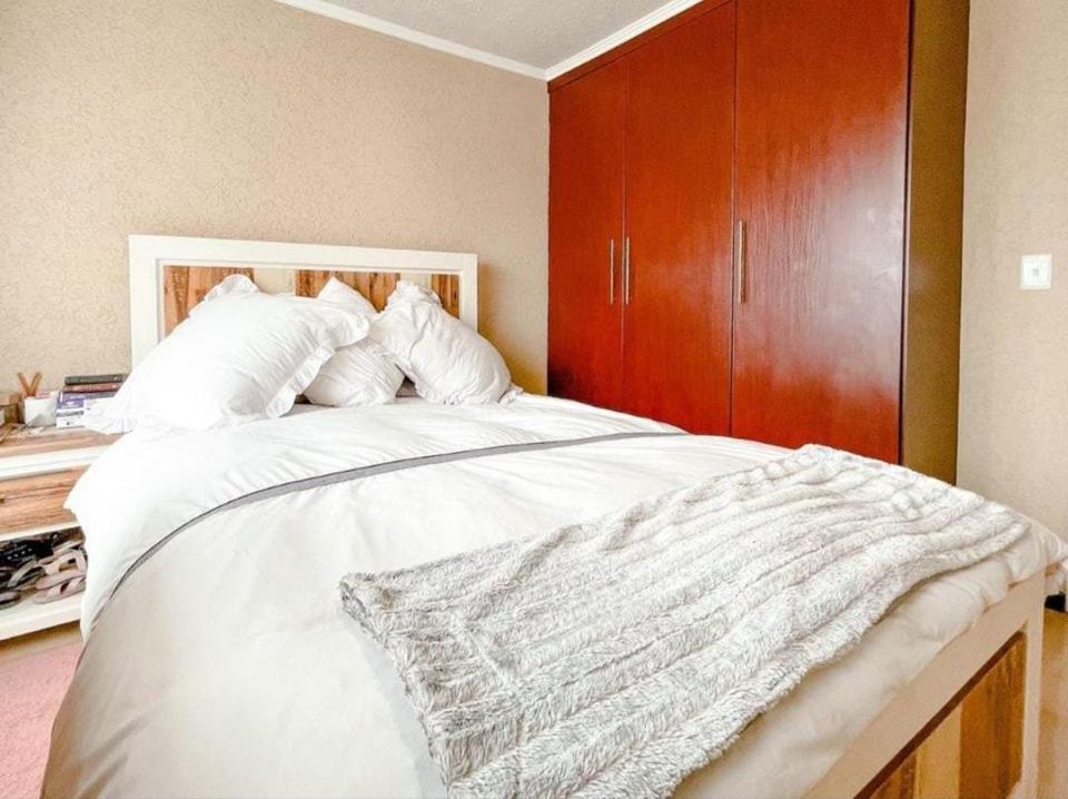 Furnished 2-Bedroom Flat for Rent – Linmeyer, Johannesburg South