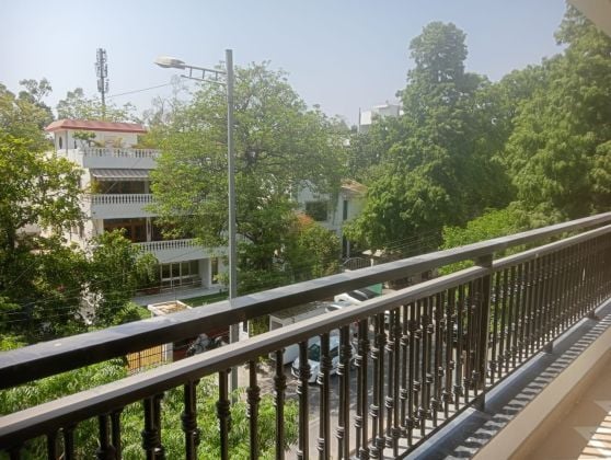 Amplio piso de 4 habitaciones en la tercera planta disponible para ...