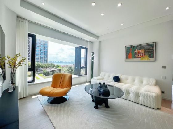 Lakeview apt in Eslite residence with modern furnishing