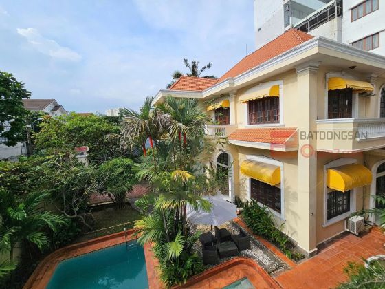VILLA FOR RENT IN THAO DIEN, DISTRICT 2 - Garden, swimming pool