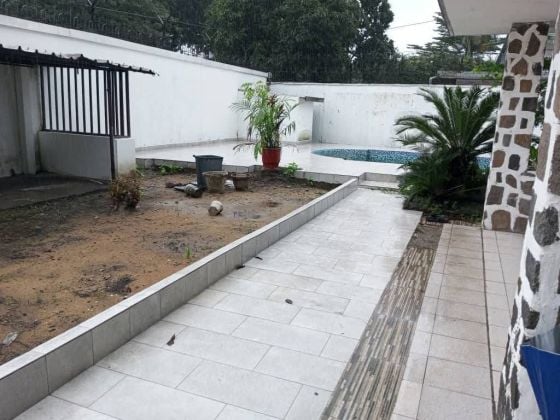 Spaziosa e bella villa in affitto a Bonapriso, Douala 