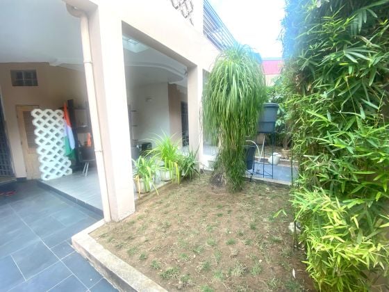 Attoban, Cité Abri2000  Caractéristiques :5 chambres 