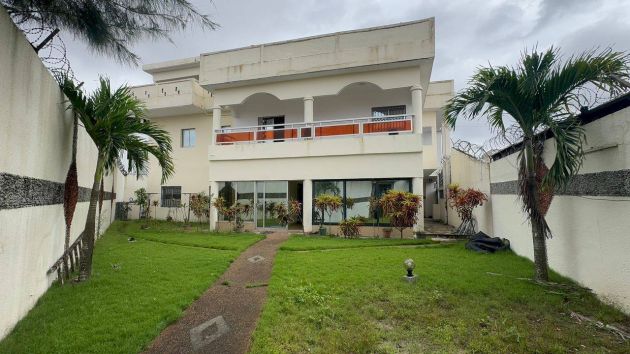 COCODY ANGRE cité STAR 9  vente Triplex 12pièces ( 542 m2).