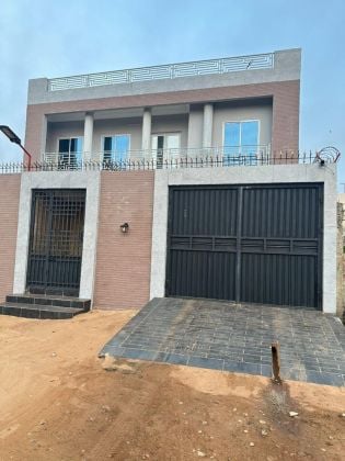 Très belle villa duplex nouvellement construite sur un démi ...