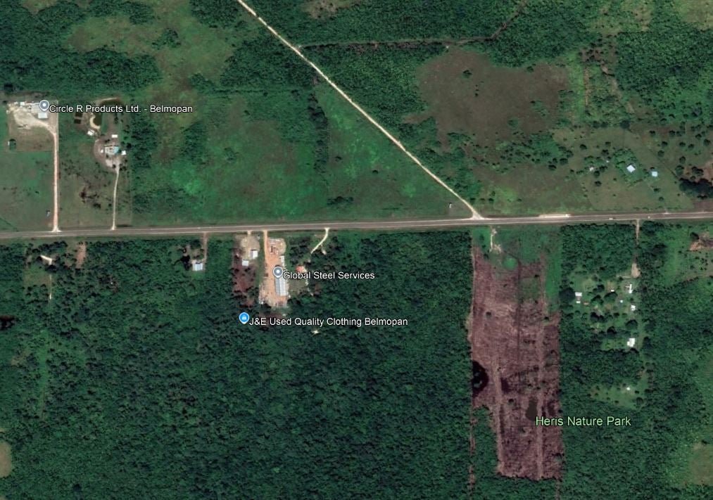 5 acres de terreno privilegiado con acceso directo a la carretera cerca de Belmopan
